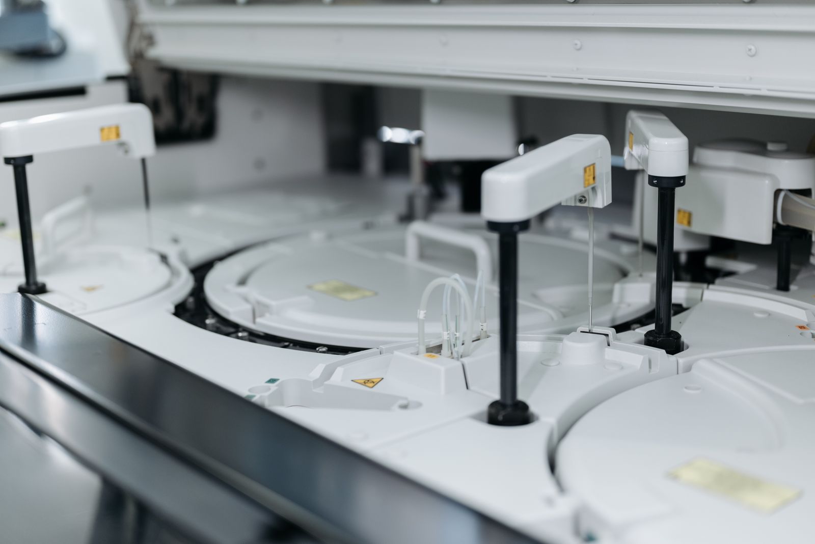 High-Tech-Laborgerät im Mess- und Labortechnikhandel